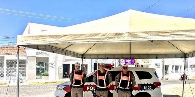 Policiais do 14º Batalhão reforçam policiamento na malha comercial da cidade de Pombal