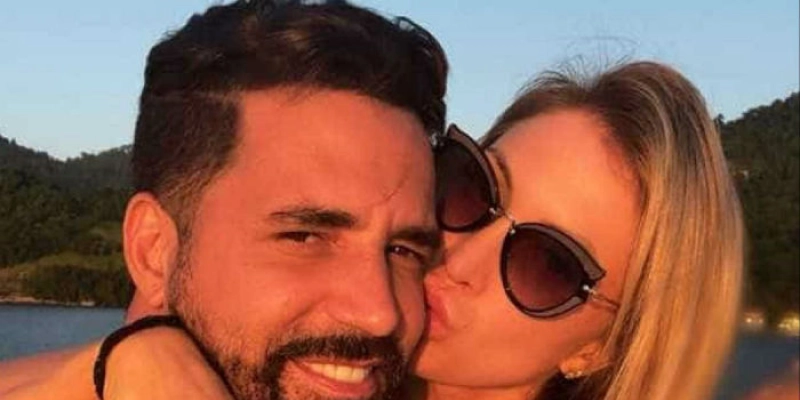 Noiva de Latino fala sobre relação com os 9 filhos do cantor; Confira