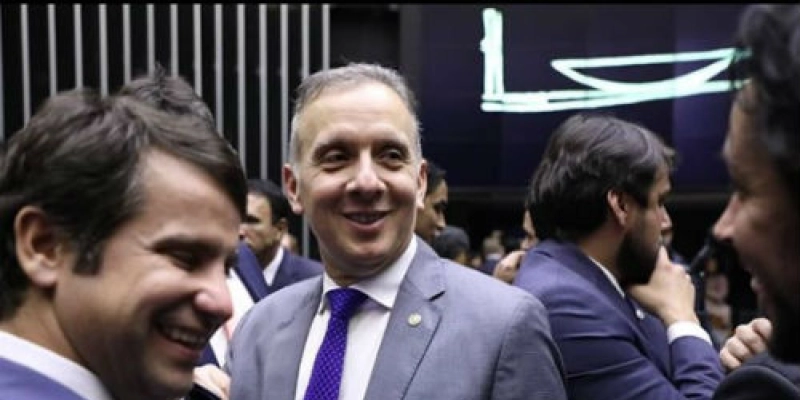 Aguinaldo Ribeiro comemora aprovação de parte da PEC da cessão onerosa