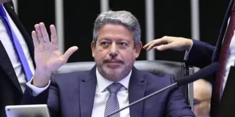 Arthur Lira convoca sessão extraordinária com pauta misteriosa