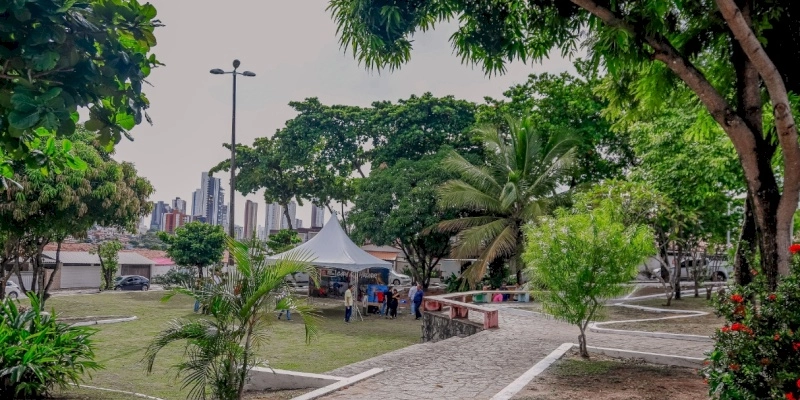 Prefeito autoriza obras para reconstrução de praça no Castelo Branco e projeta bairro 100% pavimentado