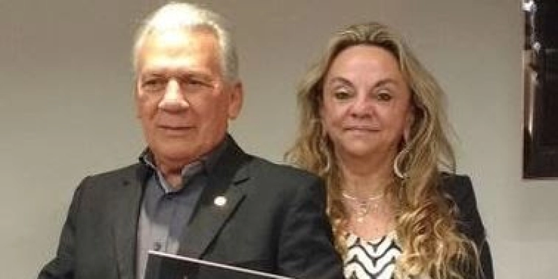 1ª Dama dá puxão de orelha no prefeito de Cajazeiras sobre exonerações, e diz: “Eu merecia ser consultada” 