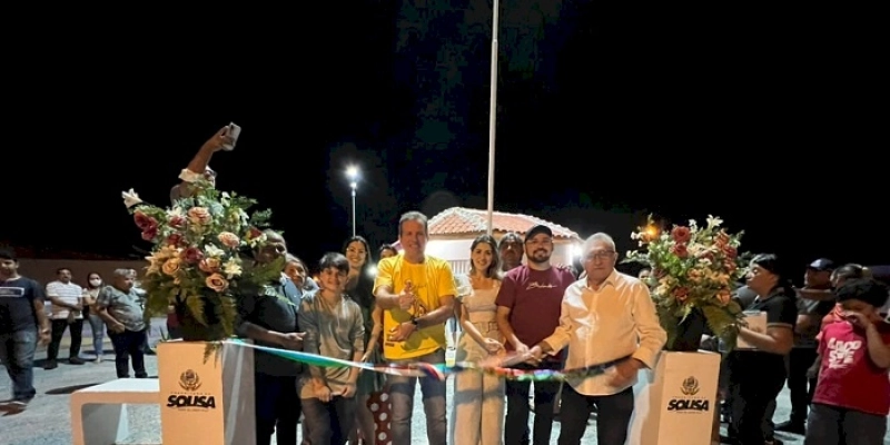 Prefeitura de Sousa inaugura praça no Raquel Gadelha 