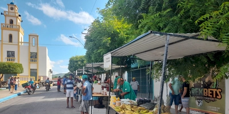 Projeto da Feira Livre completa um ano neste sábado em São Francisco; Prefeito Gerôncio comemora a iniciativa do Governo 