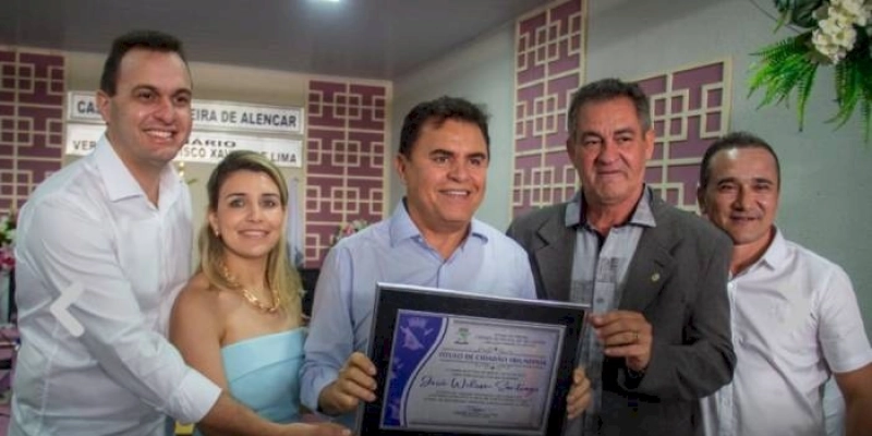 Deputado federal  Wilson Santiago recebe o Título de Cidadão Triunfense
