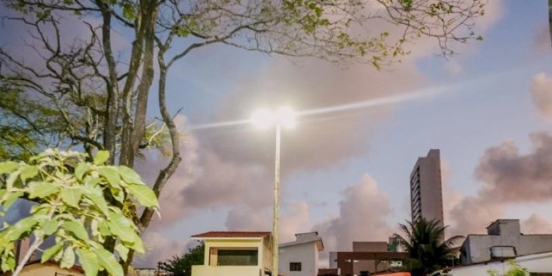 Prefeito autoriza troca de iluminação por LED nos bairros dos Estados, dos Ipês e Pedro Gondim