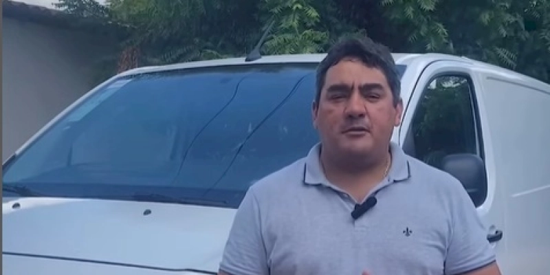 Lucas Braga entrega veículo zero km adquirido com recursos próprios, destinado a secretaria de educação, em Marizópolis 