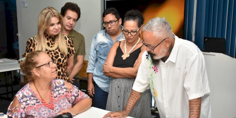 Primeira-dama do Estado participa de abertura de oficina com Ronaldo Fraga e destaca importância da capacitação para os artesãos