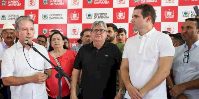 Azevêdo participa de sorteio de 856 apartamentos dos Residenciais São Judas Tadeu I e II e entrega escrituras de imóveis em Patos