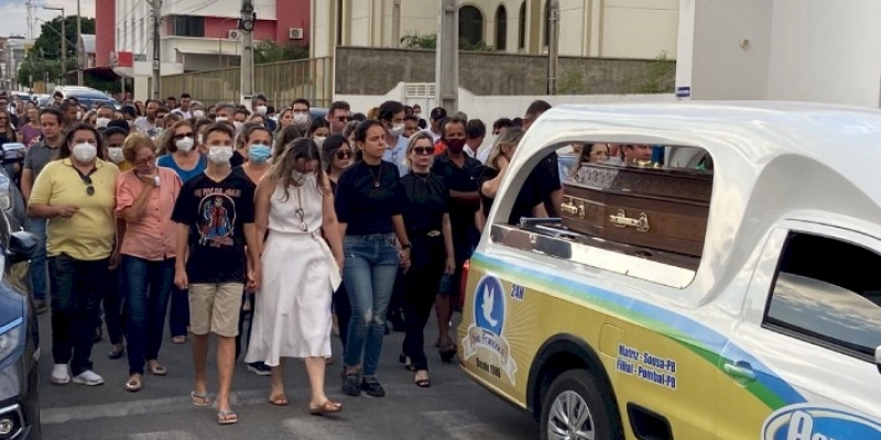 Amigos, e Familiares se despendem de Júnior de Dodora em clima de emoções e lágrimas em Sousa; Fotos e Vídeos 