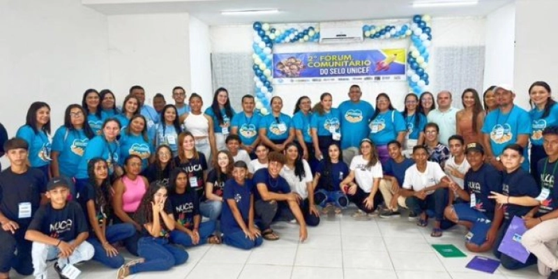 João Neto participa do Café com Política ao lado de jovens representantes do NUCA, em Aparecida