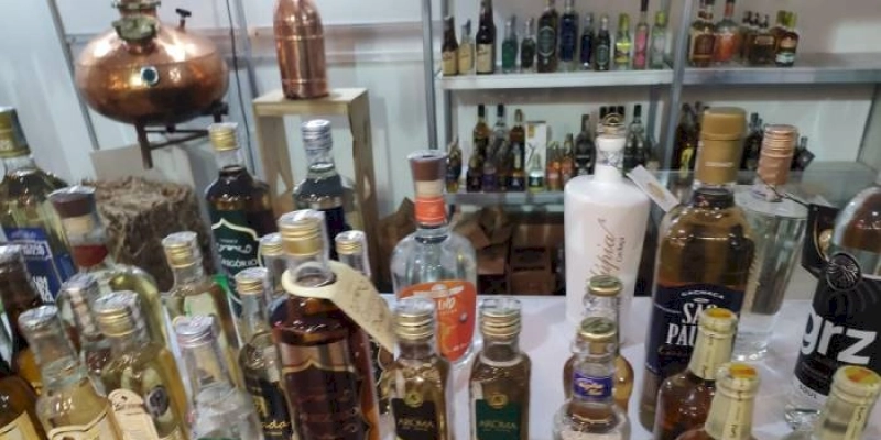 Engenhos produtores de cachaça participam do Salão do Artesanato Paraibano em Campina Grande