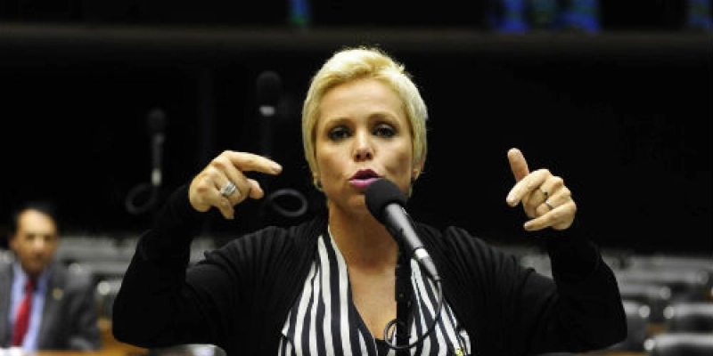 Cristiane Brasil, filha de Roberto Jefferson, será ministra do Trabalho