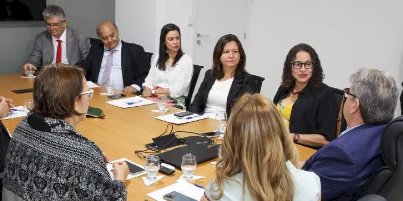 João Azevêdo recebe ministra Luciana Santos e garante investimentos na ampliação da rede de fibra óptica e no projeto Bingo