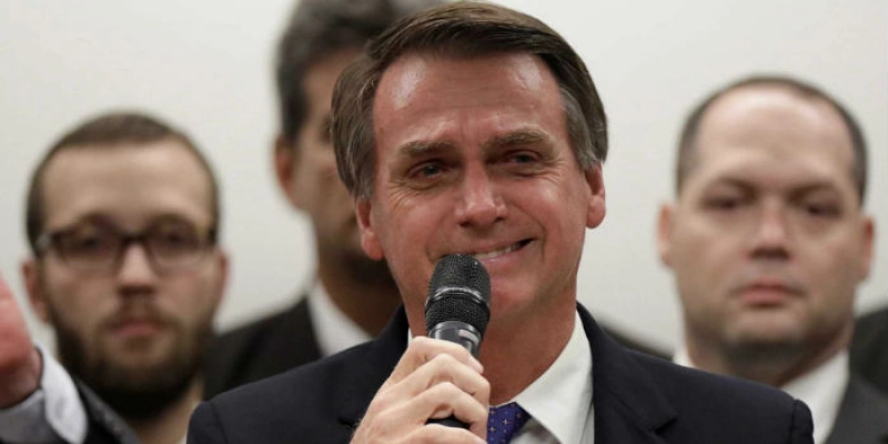 Ao menos 15 deputados trocam de sigla no 1º dia de janela partidária