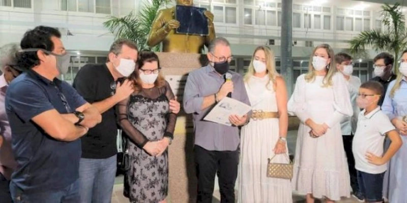 Família agradece ao Prefeito Tyrone a homenagem com o nome de Dr. Pepe em Praça Público em Sousa 