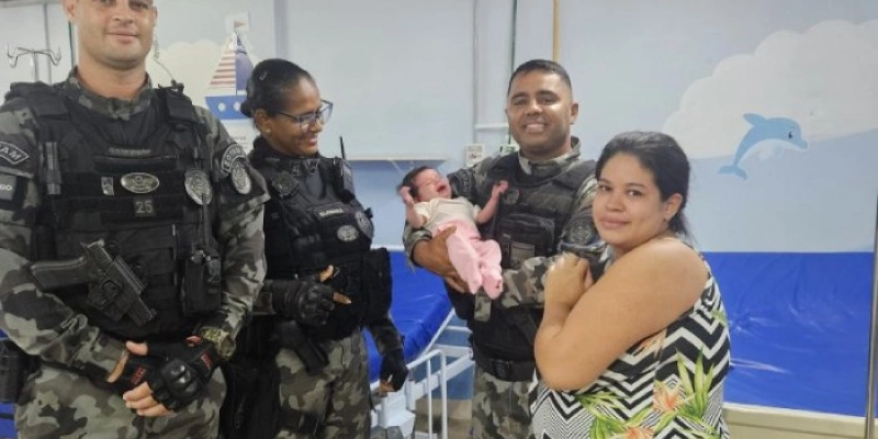  Policiais do ROTAM atendem família que buscou socorro para bebê engasgado em João Pessoa