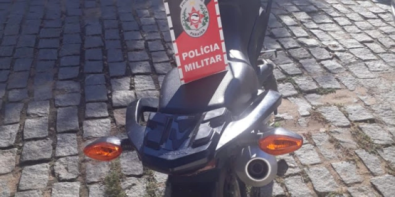 Após denúncia, Polícia Militar prende suspeito com moto furtada no Sertão da Paraíba