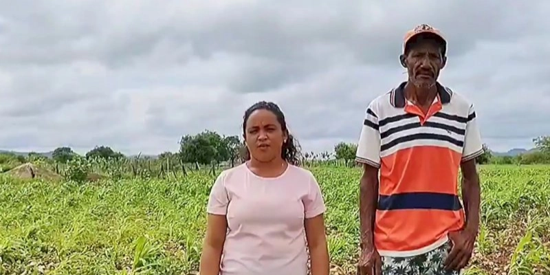 Secretária Albanete Fernandes, fala da importância do programa Preparo do Solo para os agricultores de Aparecida 