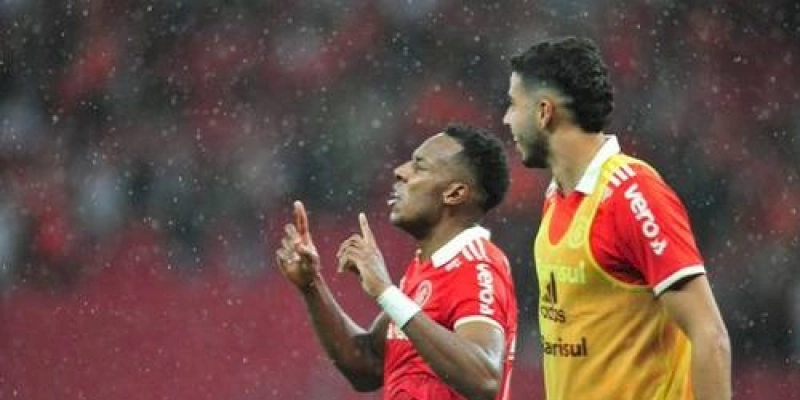 Internacional derrota o América-MG e volta ao G4 do Brasileiro