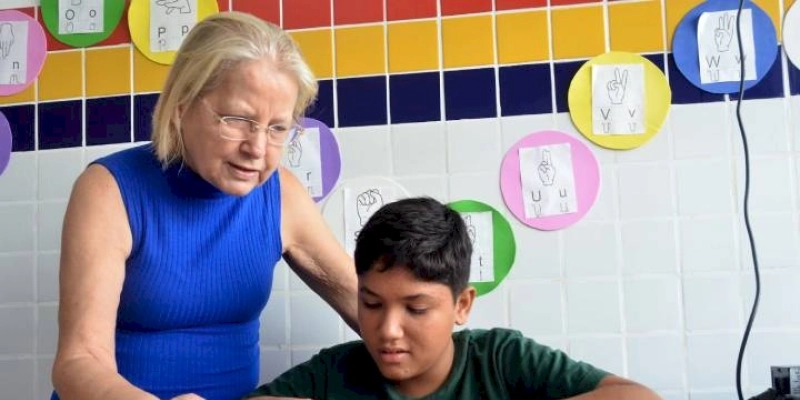 Prefeitura tem 2,3 mil educadores sociais voluntários que auxiliam estudantes com autismo na Rede Municipal de Ensino