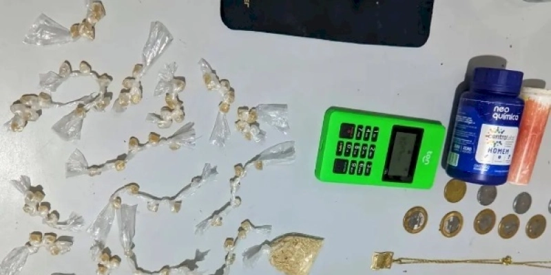 Polícia apreende maconha, crack e realiza a prisão de três pessoas 