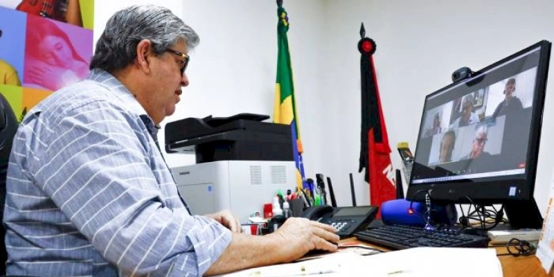 João Azevêdo discute investimentos do Procase II na agricultura familiar com representantes do Fida