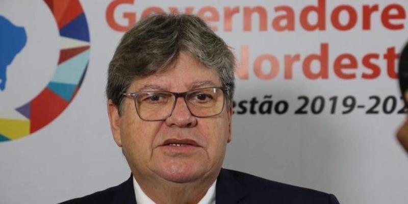 João Azevêdo entrega reforma de escola cidadã integral em Cajazeiras
