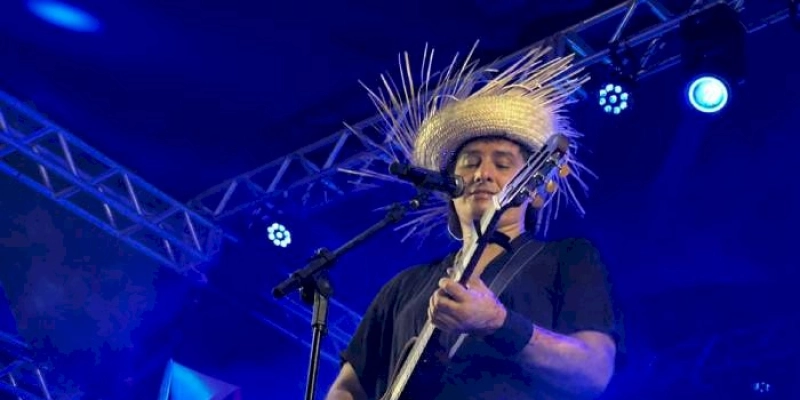 Mesmo com chuva, público canta junto com Berinho Lima, James Sousa e Vicente Nery