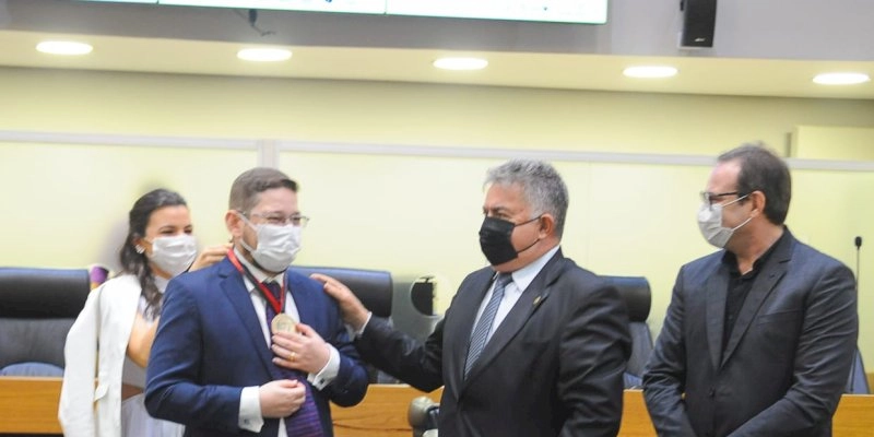 ALPB concede Medalha Epitácio Pessoa ao médico Antônio Cavalcanti Pedrosa