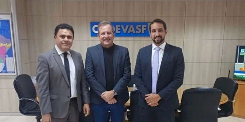 Tyrone acompanhado de Wilson Santiago visita a Codevasf e busca recurso para mais asfalto em Sousa 
