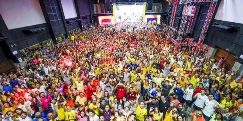 Em plenária com a juventude, João recebe carta-compromisso, destaca ações do seu governo e defende voto consciente no dia 30