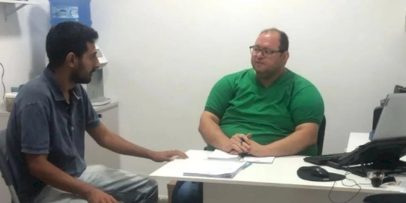 Patrício Vasconcelos e superintendente de trânsito definem pontos de ônibus escolares, em Marizópolis