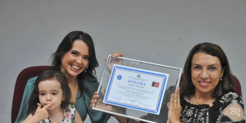 ALPB concede título de cidadã paraibana à defensora pública Fernanda Peres