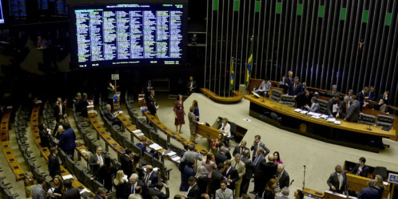 Fragmentação do Congresso desafia sustentação do futuro governo