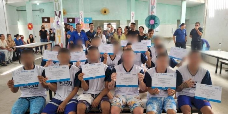 Mais 24 socioeducandos do CEJ recebem certificados dos cursos de pintor e revestimento cerâmico