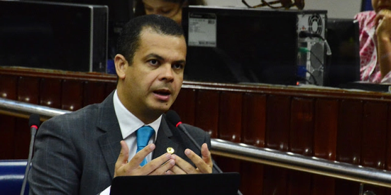 Jutay alerta para risco de surto de poliomielite e lembra lei que incentiva vacinação de crianças