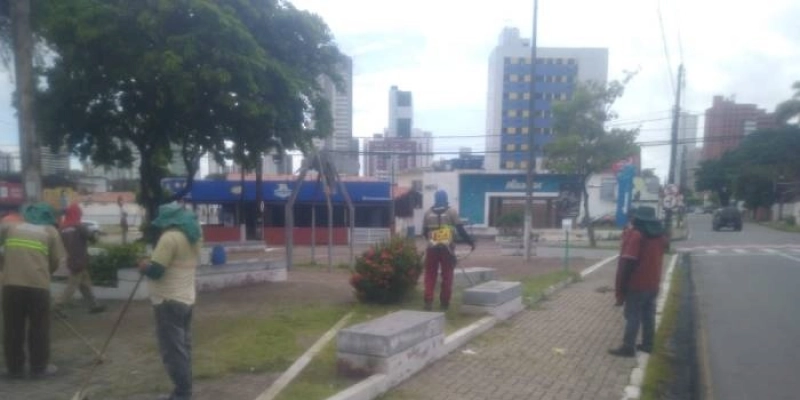 Casa da Pólvora, Shopping 4&400 e praças recebem ação de manutenção e zeladoria