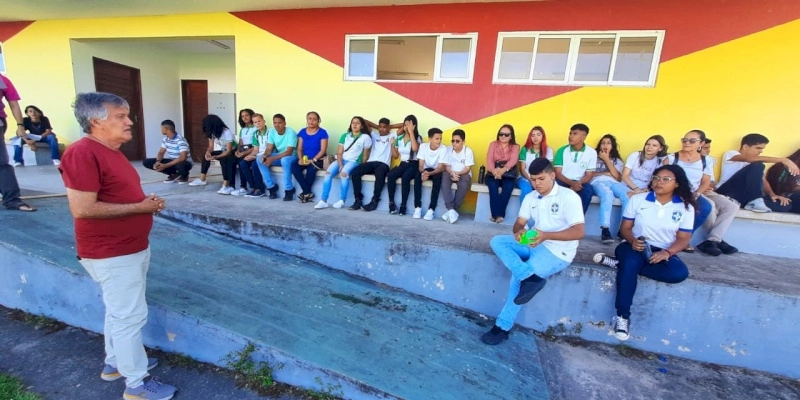 Alunos de escolas estaduais conhecem instalações da Vila Olímpica 
