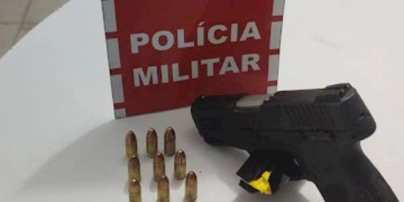 Policiais Militares apreendem pistola e munições durante abordagem a veículo próximo à Santa Cruz