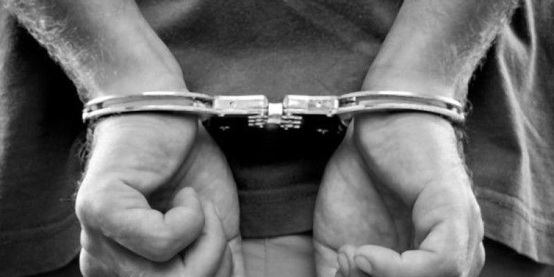 Homem é preso após ser flagrado se masturbando na frente de criança, na Paraíba 