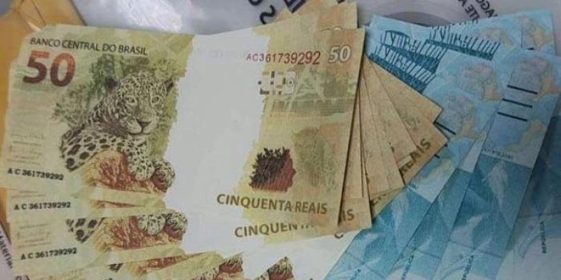 PF prende homem em flagrante com cédulas falsas