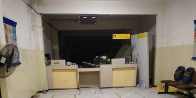 Bando armado explode Agência dos Correios de Lagoa Seca durante a madrugada 