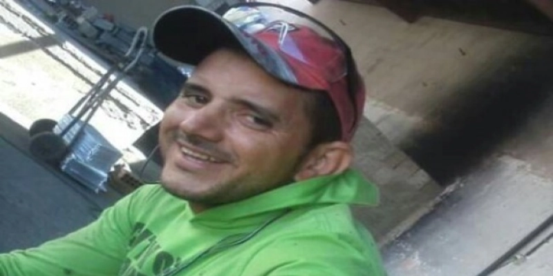 HOMICÍDIO - Homem é morto a tiros a queima roupa em mesa de bar no Sertão; Veja
