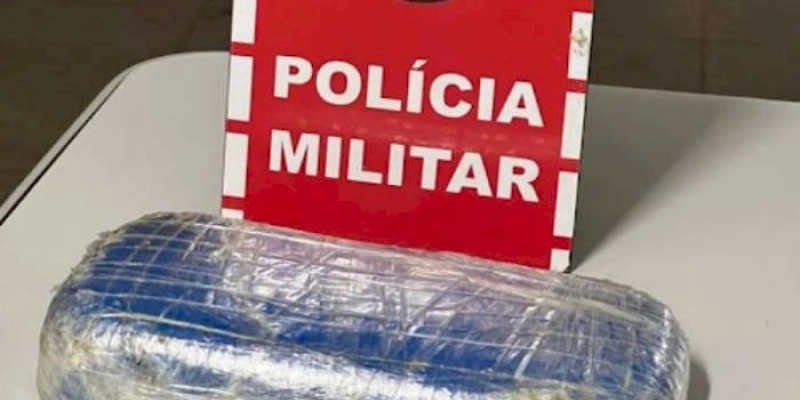 Casal é preso pela Polícia Militar transportando cerca de 1 kg de pasta base de cocaína no Sertão