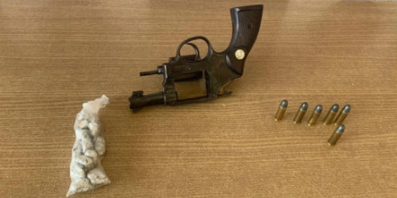 Polícia reforça ações no bairro dos Funcionários I e prende suspeito com arma