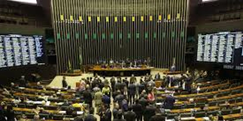 Câmara aprova MP que cria o programa Médicos pelo Brasil