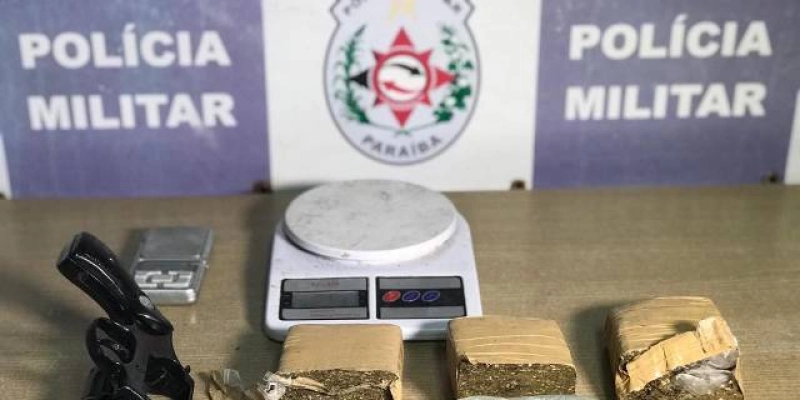 Durante ação de combate ao tráfico de drogas, armas são apreendidas  