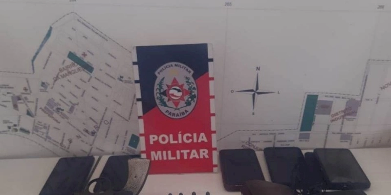 Polícia prende dupla suspeita de realizar assaltos