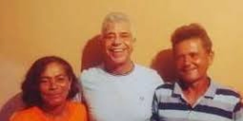 Lulu Santos passa Natal com a família do namorado em MG